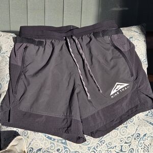 Nike Trail Dri Fit Stride 5" shorts sz S